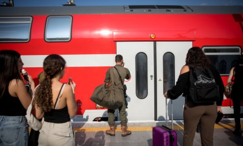 התחנות נפתחות בהדרגה [צילום: מרים אלסטר/פלאש 90]