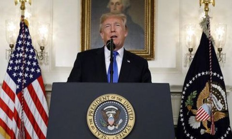 נאום שמסמן את סופו של ההסכם [צילום: איוואן ווצ'י/AP]