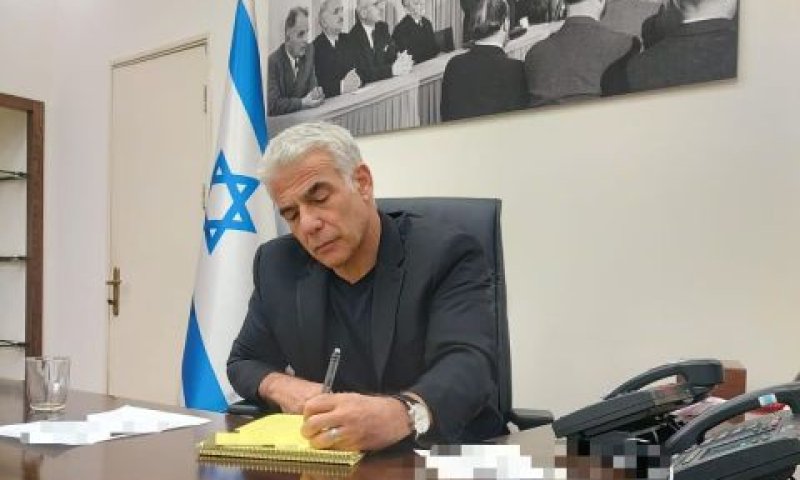 לפיד. מקיים התייעצויות בקריה