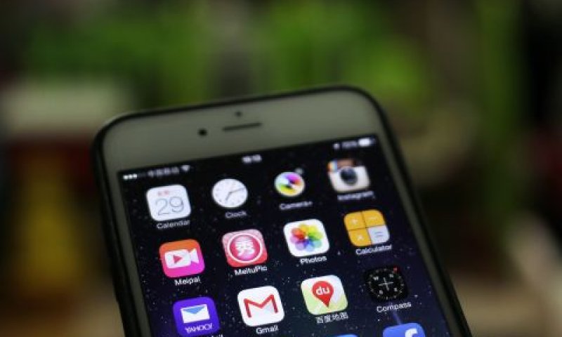 למצוא ניצולים מרעידת האדמה באמצעות גוגל, או פייסבוק [צילום: AP/Andy Wong]