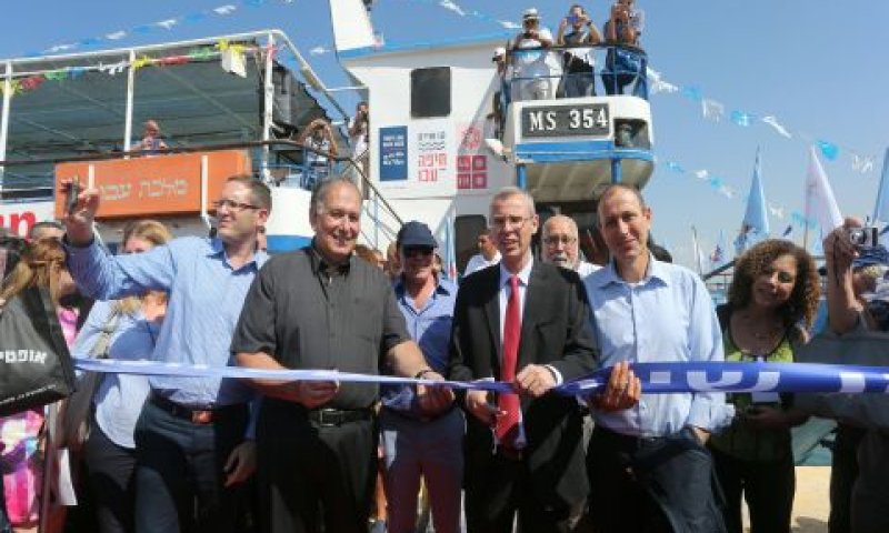 שר התיירות יריב לוין, מנכ"ל משרד התיירות אמיר הלוי, ראש העיר חיפה יונה יהב וראש העיר עכו שמעון לנקרי [צילום: דוברות עיריית חיפה]