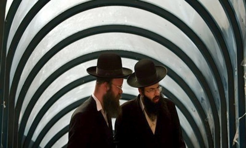 מנהרת הזמן. בקרוב גם לחרדים? [צילום: AP]