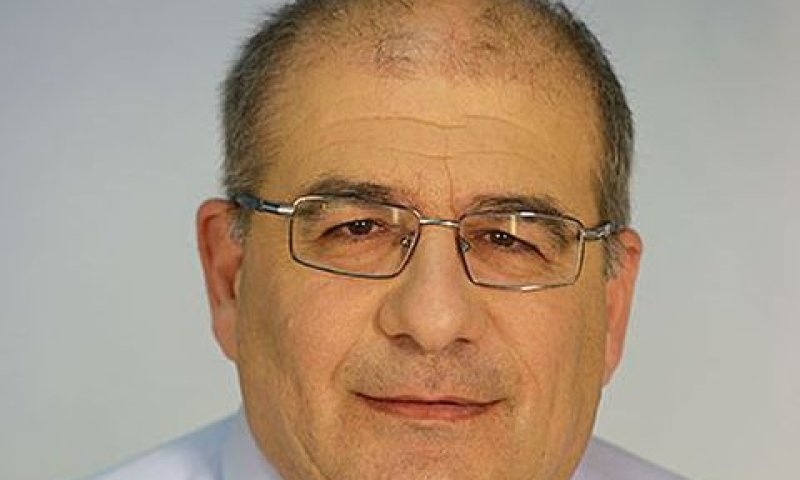 לדרר. "כל דבר טעון אישור"