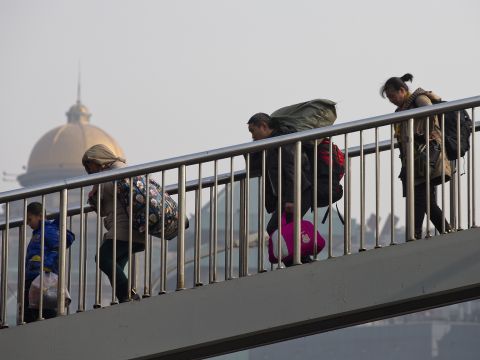 הולכים להמתין בתור... [צילום: AP]