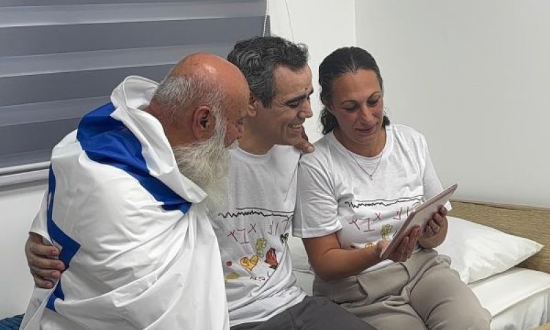 עמרי מירן, עם רעייתו לישי ואביו דני