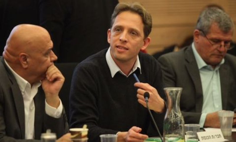 פולקמן (במרכז). יו"ר הוועדה [צילום: דוברות הכנסת]