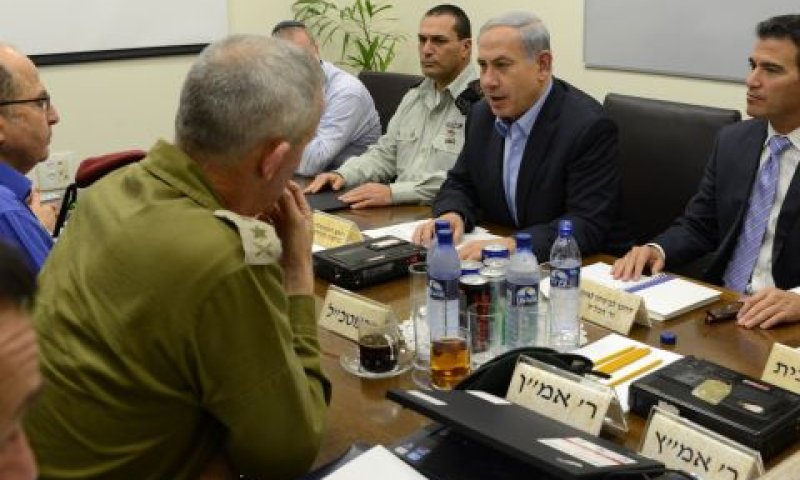 ההתייעצות בקריה [צילום: קובי גדעון/לע"מ]