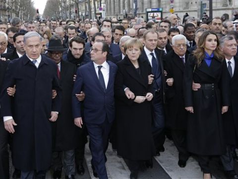 מנהיגי העולם בכיכר הרפובליקה [צילום: AP]