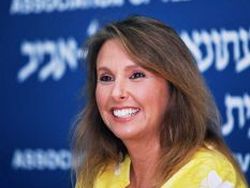 שרי אריסון,תומכת