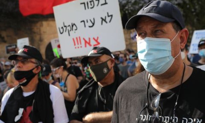 הפגנה נגד נתניהו ברחוב בלפור [צילום: אוליביה פיטוסי/פלאש 90]