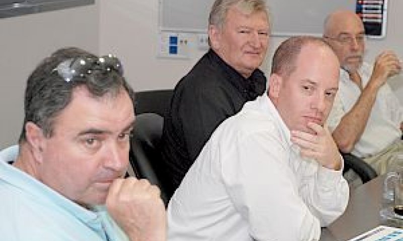 משמאל: שלמה אהרונישקי, עפר לינצ'בסקי, ד"ר משה בקר, פרופ' דוד שנער [צילום: שמואל רחמני]