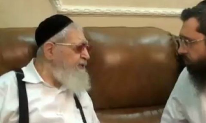 הרב עובדיה עם בנו משה