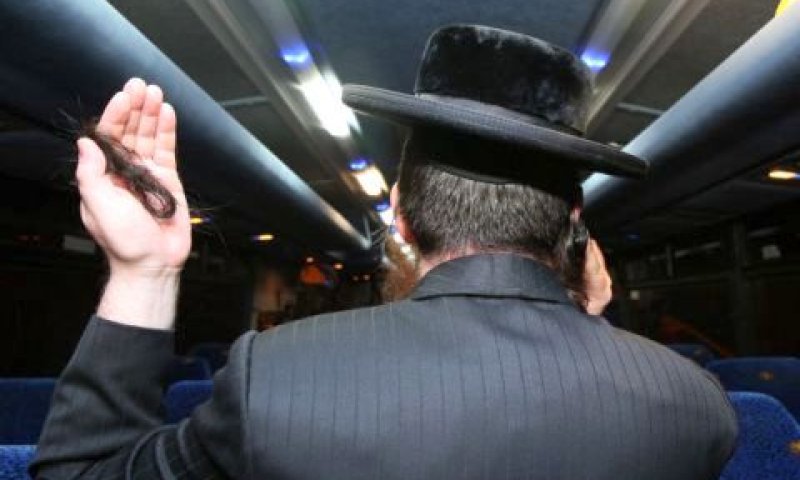 יחס מועדף לנוסע חרדי [צילום: פלאש 90]