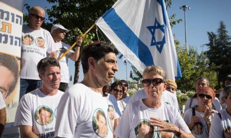 הפגנה להשבת הדר גולדין ז"ל [צילום: נועם ריבקין פנטון/פלאש 90]