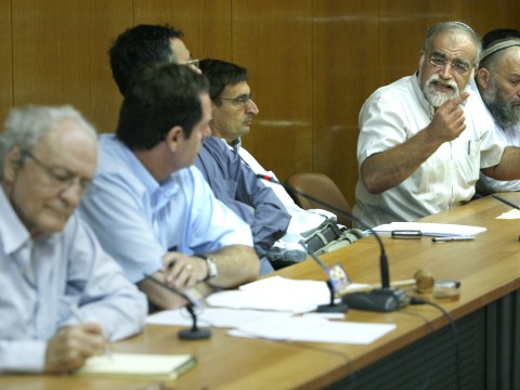ח"כ דוד רותם מביע דעתו על 'פסטיבל שטרנהל' [צילום: פלאש 90]