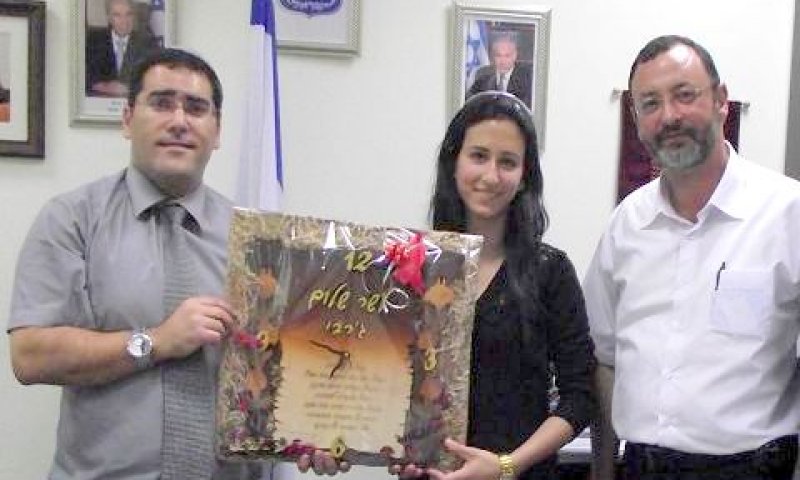עידית ומימינה דודה אליהו נבון לצדו של שר-שלום ג'רבי