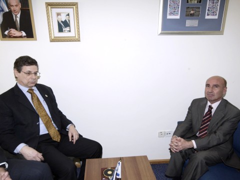 עילת העלבון. המפגש בלשכתו של איילון [צילום: פלאש 90]