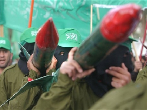הפגנת החמאס בחברון, מאיימים בטילי קסאם [AP]