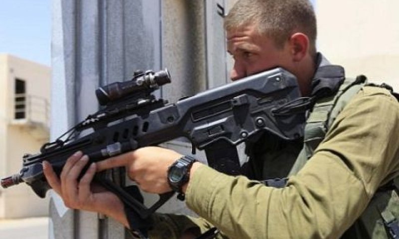 רובה תבור ישראלי [צילום: צפריר אביוב/פלאש 90]