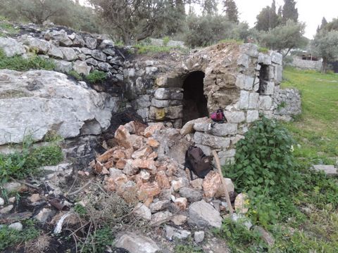 נחל קדרון. אזור עשיר בקברים מתקופת בית שני [צילום: באדיבות היחידה למניעת שוד עתיקות ברשות העתיקות]