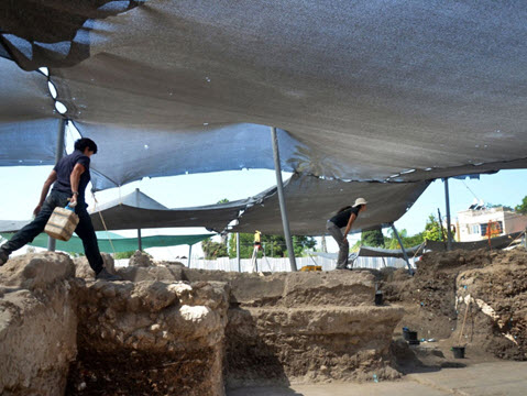 החפירה הגדולה בגדרה [צילום: יולי שוורץ, דוברת רשות העתיקות]