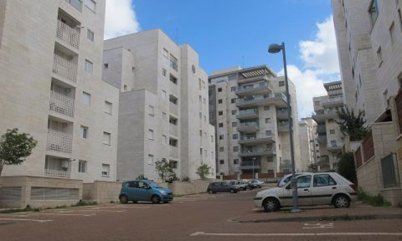 80 דירות בצור יצחק