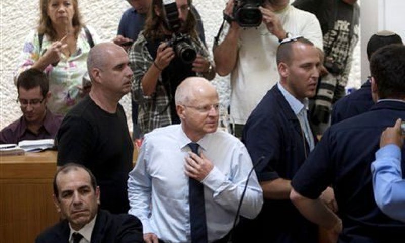 נועם שליט בבית המשפט [צילום: AP]