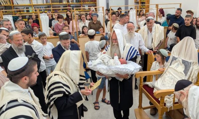 התינוק נקרא ינון