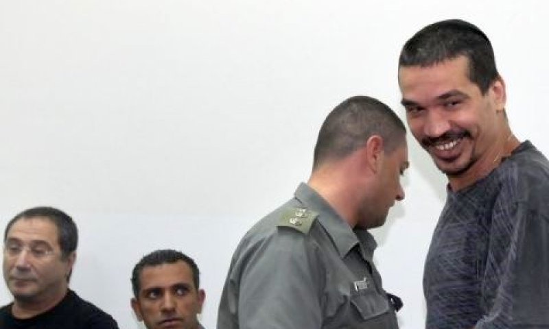 יצחק ומאיר אברג'ל. התנאי - יוחזרו לכלא הישראלי [צילום: פלאש 90]