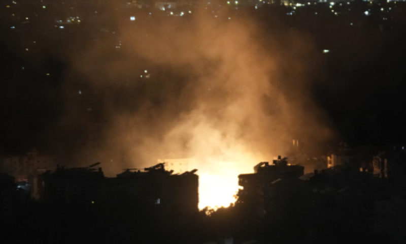 תקיפות בביירות [צילום: חוסיין מאלה/AP]