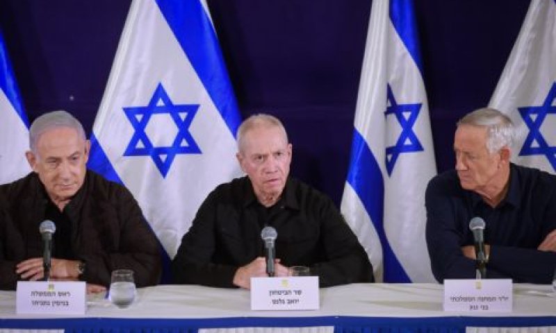 בני גנץ, יואב גלנט ובנימין נתניהו [צילום: מרק ישראל סלם/פול פלאש 90]