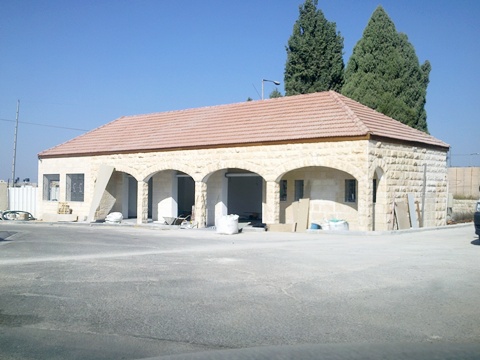 המבנה הגדול ביותר בתחנת הדלק שבו מתבצע השיפוץ