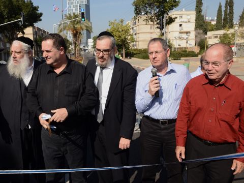 איזי בורוביץ', אבי חודין, יעקב אשר, ישראל כ"ץ וחנוך זייברט [צילום: ישראל מלובני]