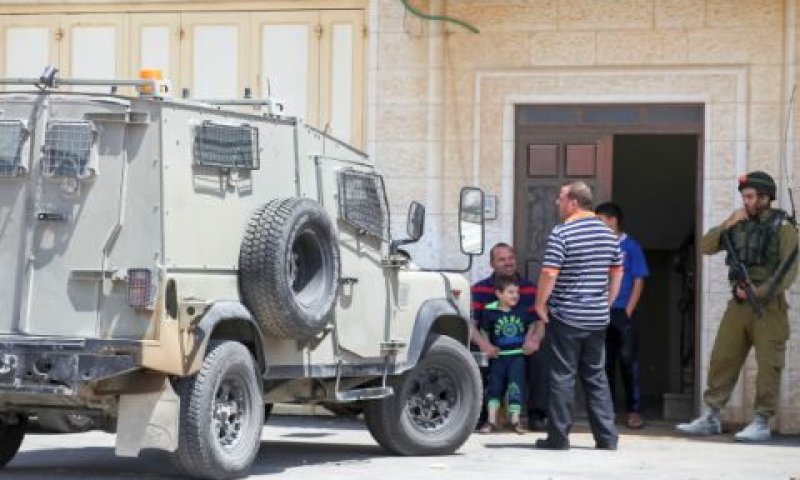 מקצינים עמדות [צילום: פלאש 90]