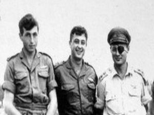 שניים שנפטרו השנה בתמונה אחת. במרכז: אריאל שרון, ומשמאל: מאיר הר-ציון [צילום: לע"מ]
