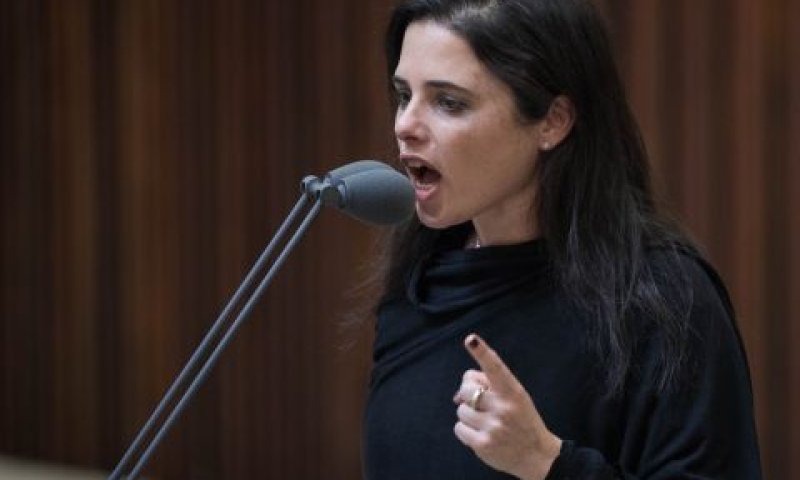 שקד. ברק הותיר פצעים [צילום: הדס פרוש, פלאש 90]