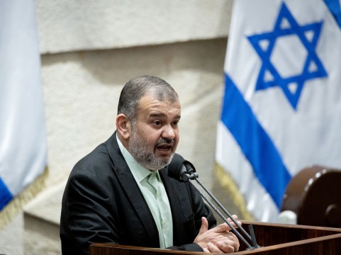 ווליד טאהא. נאם בערבית [צילום: יונתן זינדל, פלאש 90]
