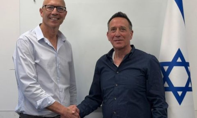 מימין לשמאל: איציק שניידר, יו"ר מועצת הצמחים, ואסף שמיר, מנכ"ל מועצת הצמחים הנבחר [צילום: אדיבות מועצת הצמחים]