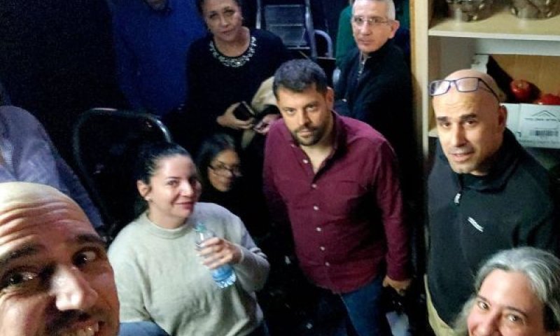 יו"ר ועד חדשות 13 מתן חורב ומאחוריו עו״ד יורם בונן שמייצג את החברה
