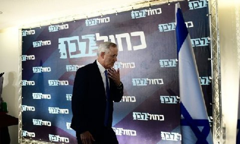 גנץ. יורד מהבמה [צילום: תומר נויברג/פלאש 90]