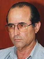 שביט, נחקר כחשוד
