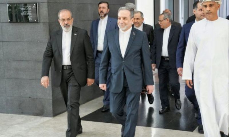 עראקצ'י אחרי השיחות בעומאן [צילום: AP]