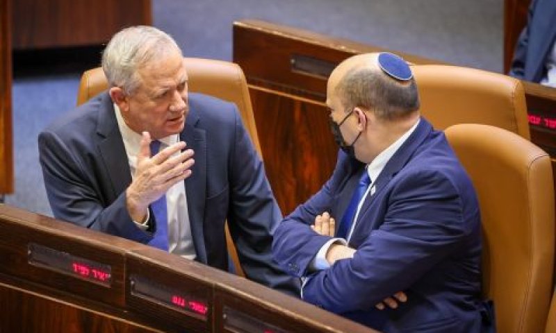 "בנט משלים עם גנץ את אוסלו" [צילום: נועם מושקוביץ/דוברות הכנסת]