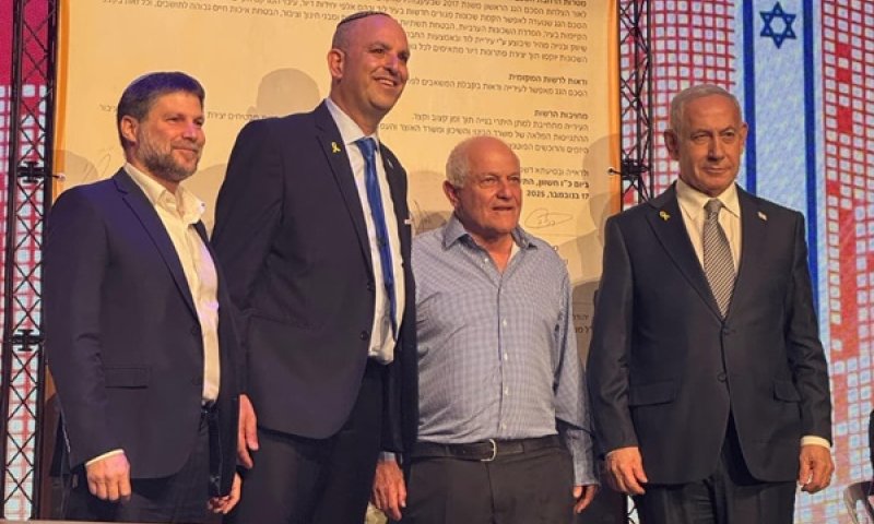נדחה חלק מהעתירה נגד כץ וסמוטריץ' [צילום: דוברות משרד הבינוי והשיכון]