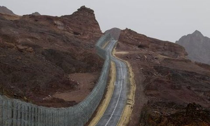 המבריחים הגיעו לשטח הצבאי הסגור [צילום: AP]