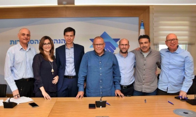 החתימה על ההסכם במשרדי ההסתדרות [צילום: דוברות ההסתדרות]