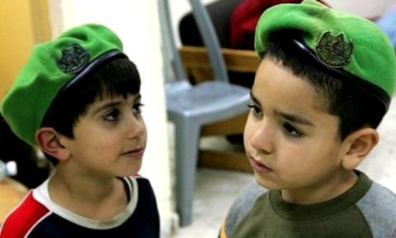 צבע ירוק. ילדי שדרות במקלט [צילום: AP]
