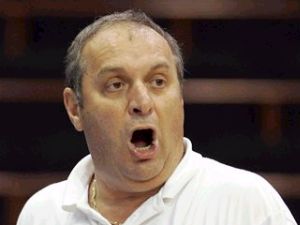 המאמן, צביקה שרף