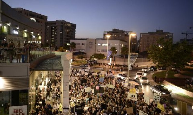הפגנת השמאל [צילום: תומר נויברג, פלאש 90]