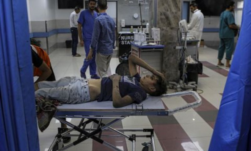 פצועים פלשתינים בבי"ח שיפא [צילום: עבד חאלד/AP]